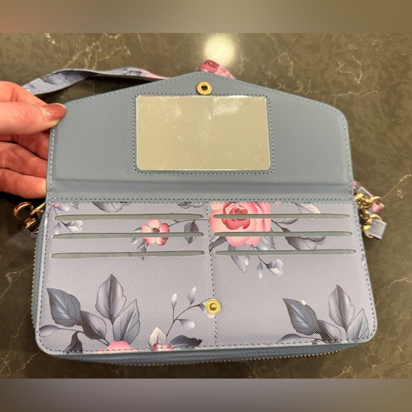 🌸 Floral Crossbody Wallet with Mirror | Light Blue + Pink Roses 🤍✨ - Picture 5 of 9